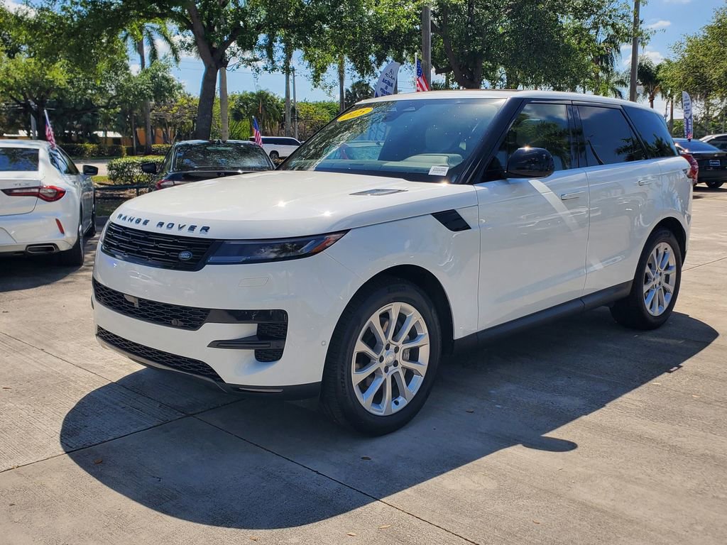 Used 2025 Land Rover Range Rover Sport SE image 3