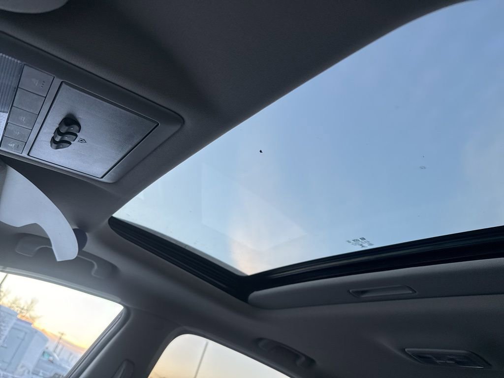 Used 2015 Chevrolet Captiva Sport LT w/ Convenience Package image 16