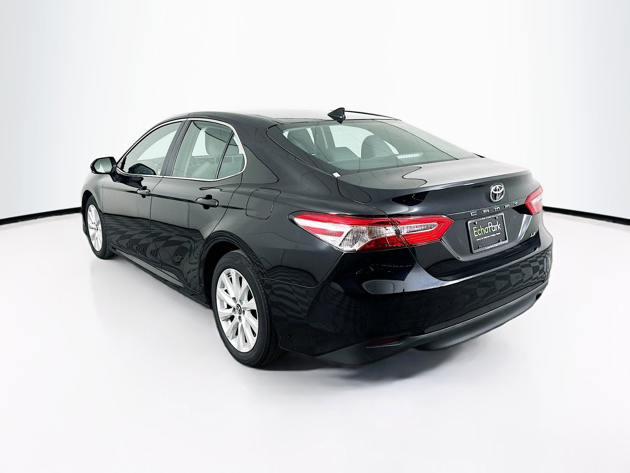 Used 2019 Toyota Camry LE w/ Convenience Package image 5