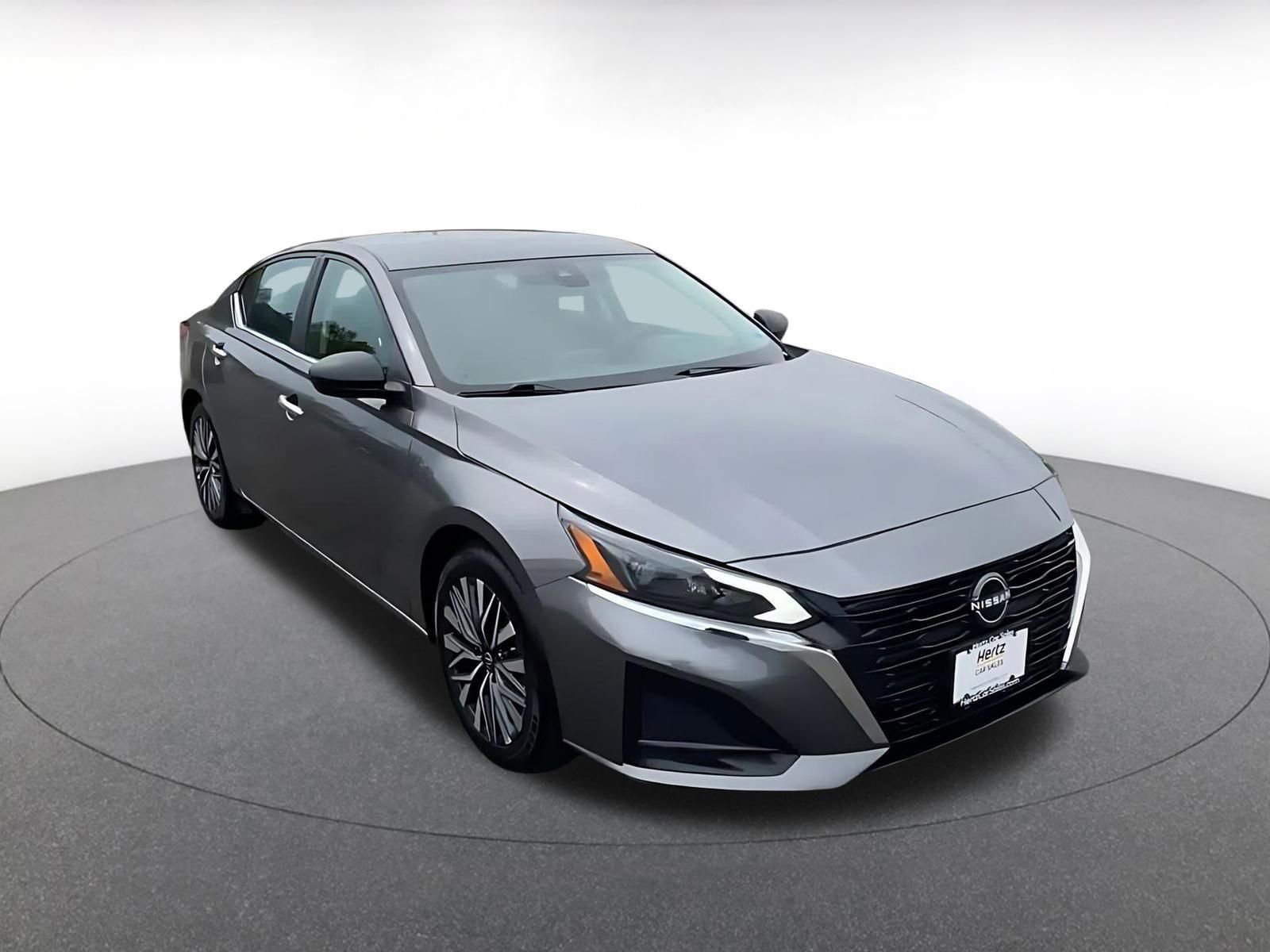 Used 2025 Nissan Altima 2.5 SV FWD image 3