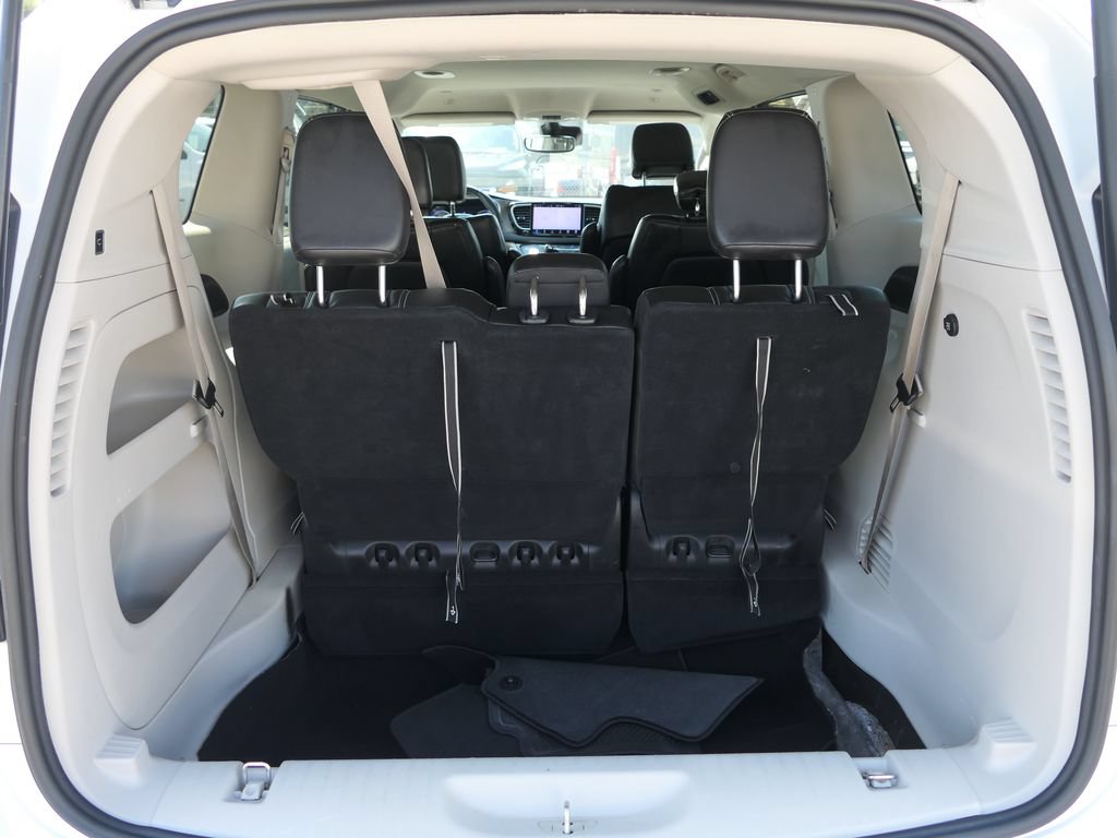 Used 2023 Chrysler Pacifica Touring-L FWD image 21