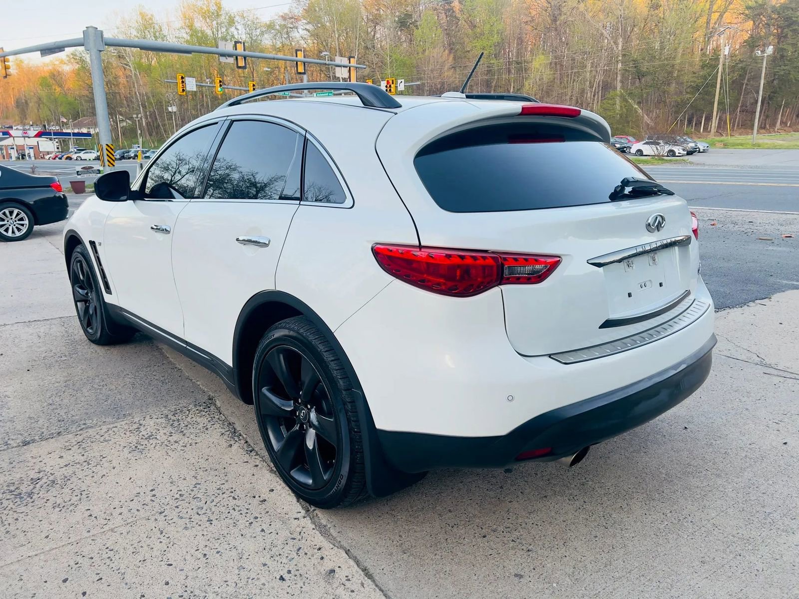 Used 2015 INFINITI QX70 3.7 image 6