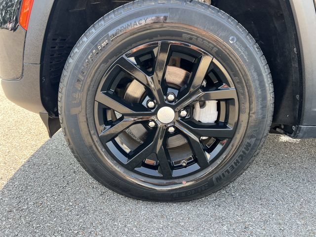 Used 2023 Jeep Grand Cherokee Limited AWD/4WD image 9