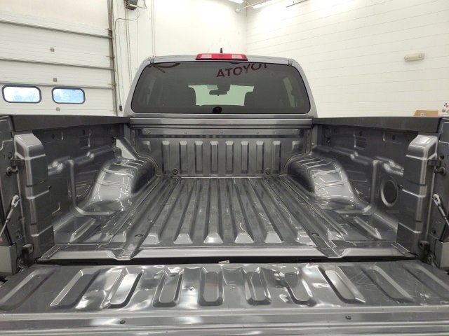 Used 2024 Nissan Frontier SV image 28