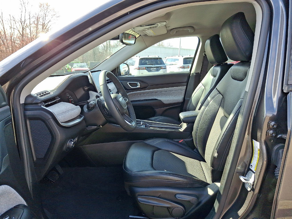 Certified 2022 Jeep Compass Latitude image 11