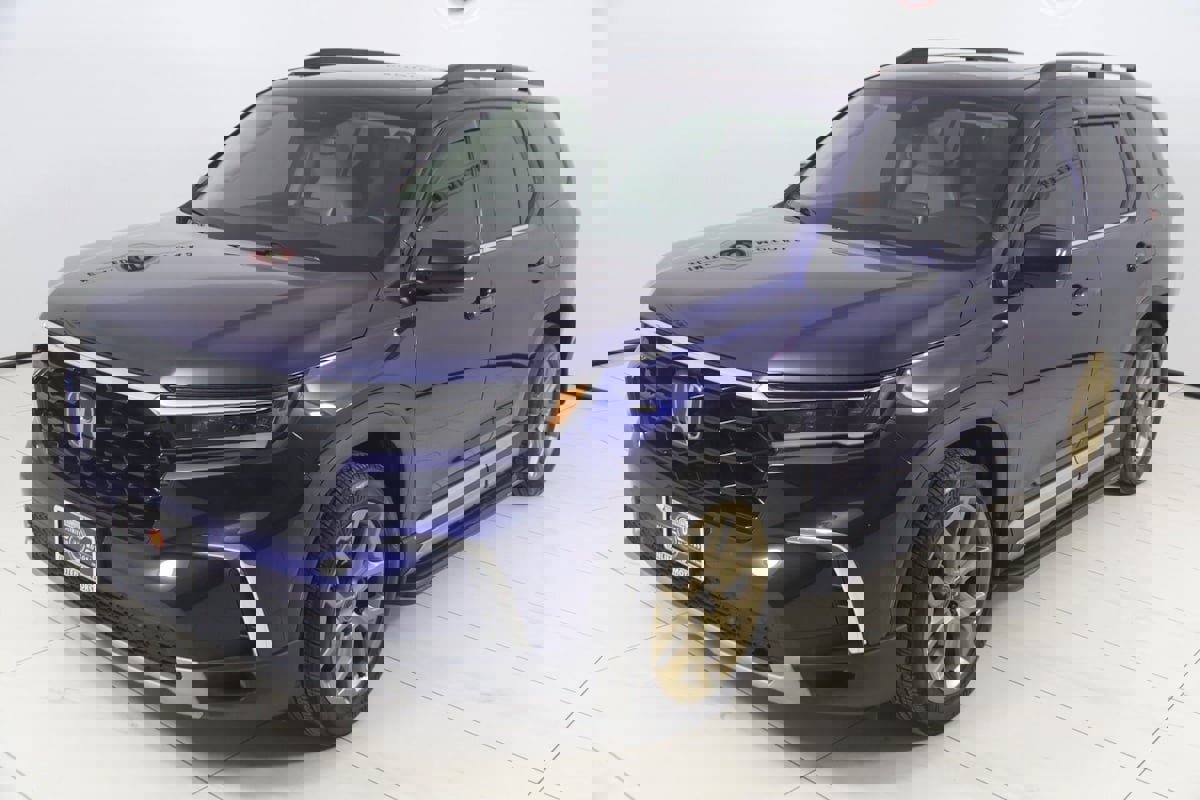 Used 2024 Honda Pilot Touring image 23