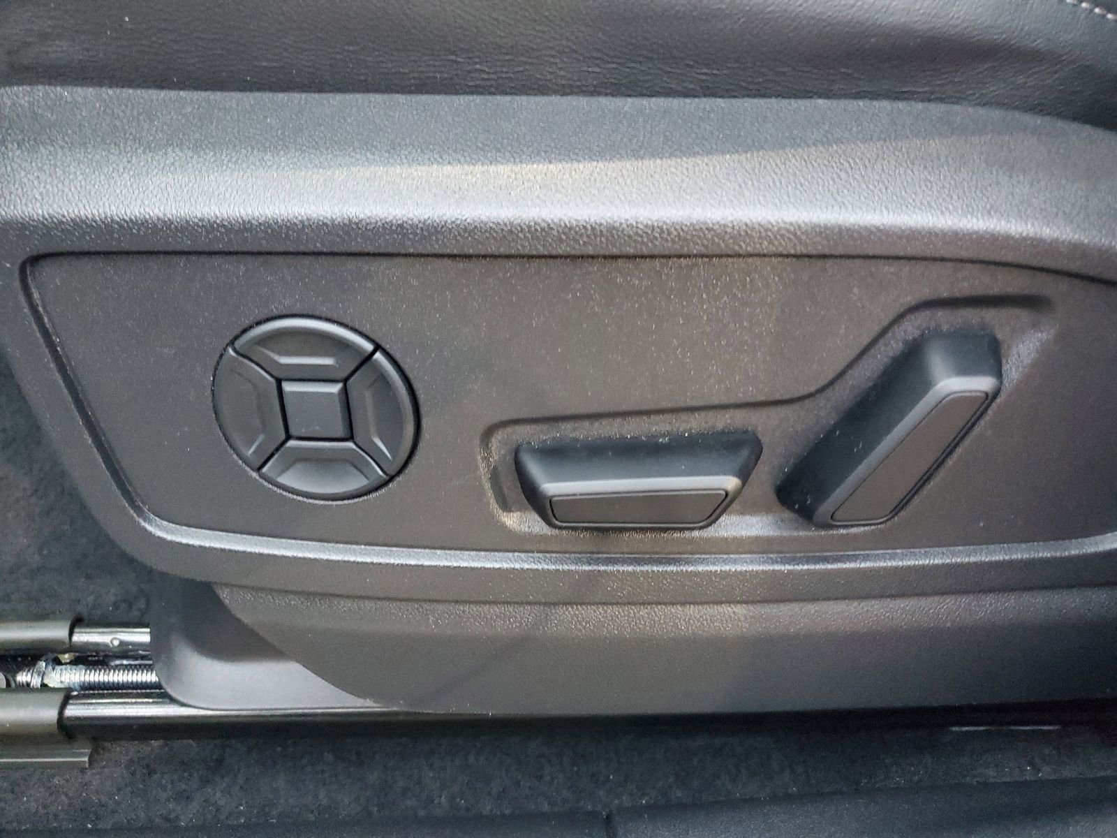 Used 2025 Audi Q5 Premium w/ Convenience Package image 22