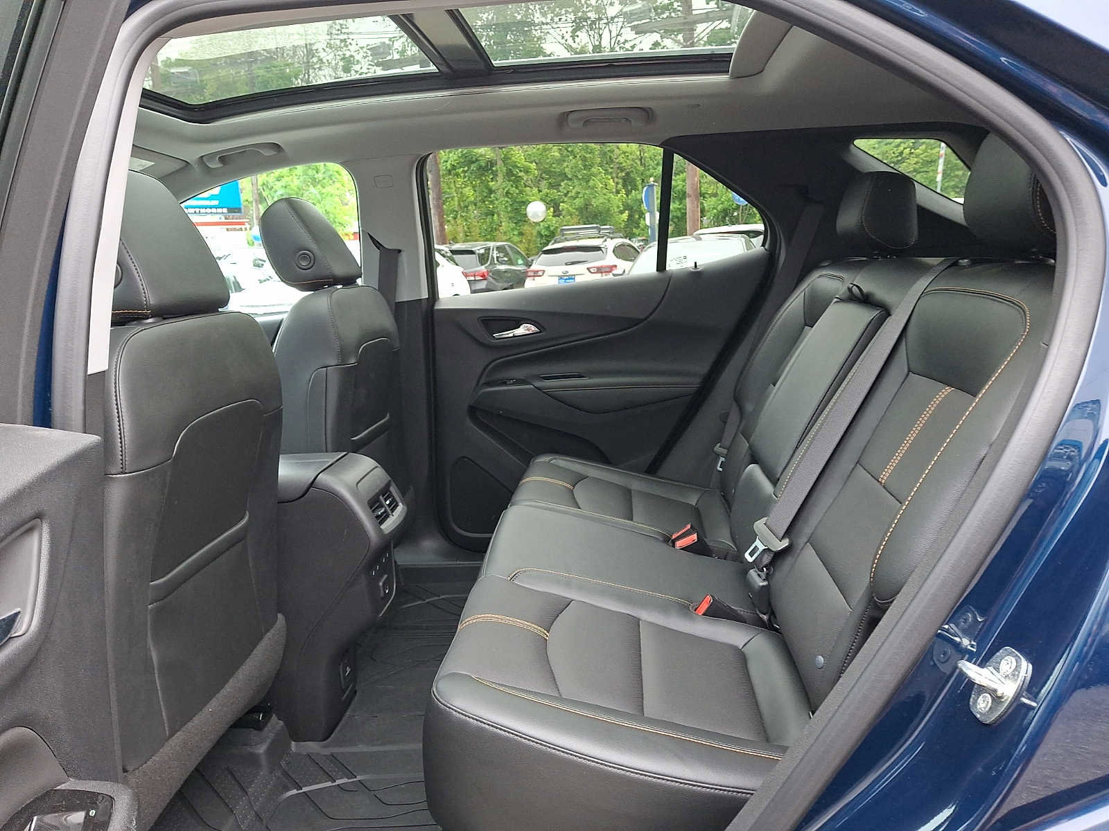 Used 2022 Chevrolet Equinox Premier AWD/4WD image 9