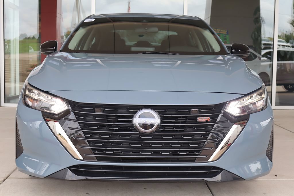 Used 2025 Nissan Sentra SR FWD image 2