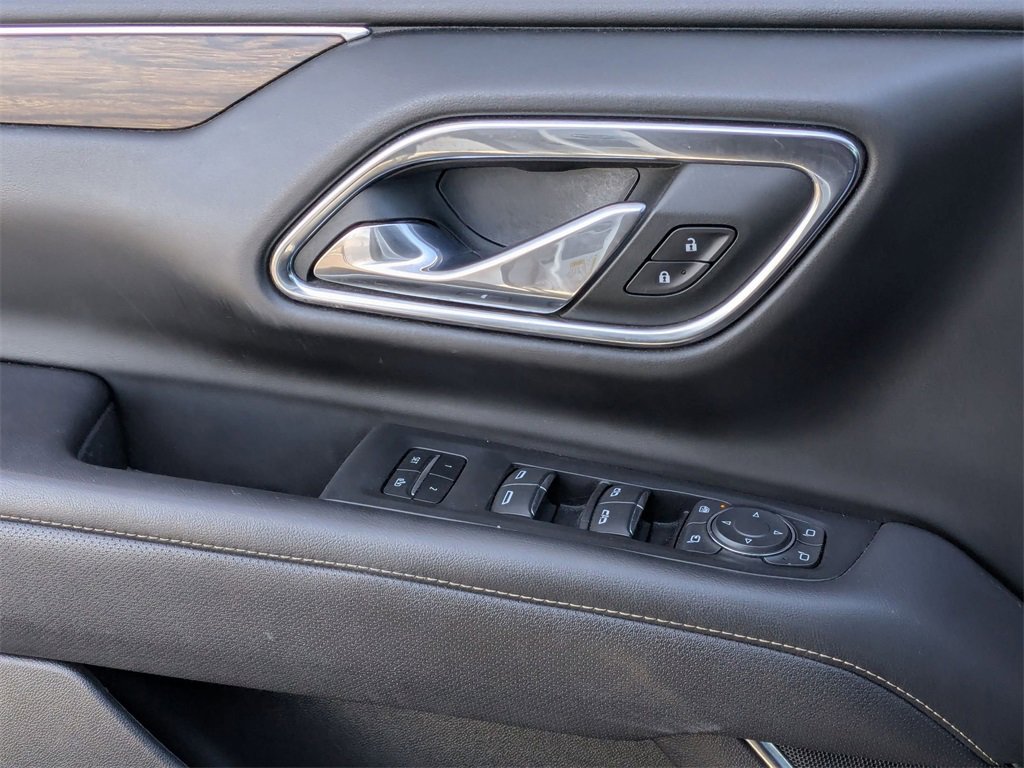 Used 2023 Chevrolet Suburban Premier image 17