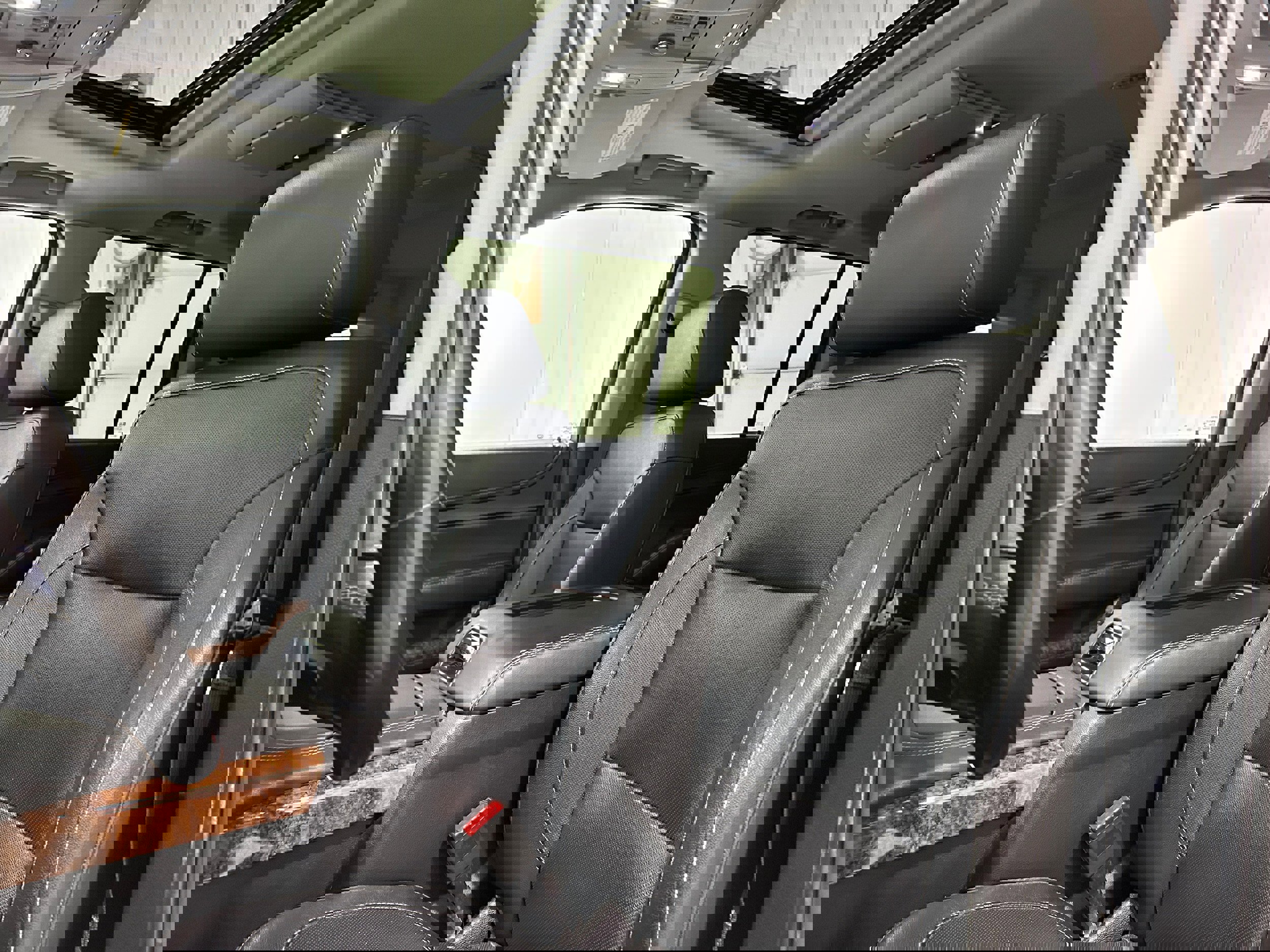 Used 2020 Chevrolet Suburban Premier image 25