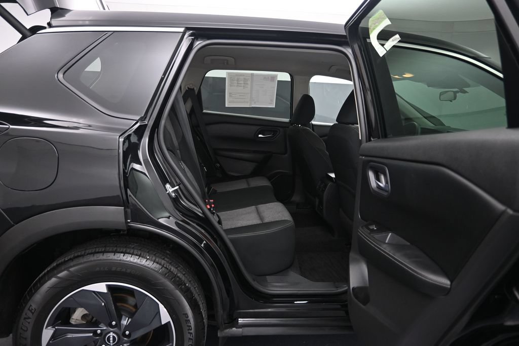Used 2024 Nissan Rogue SV AWD/4WD image 25