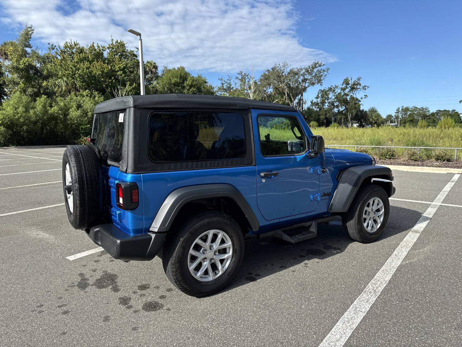 Used 2023 Jeep Wrangler Sport AWD/4WD image 3