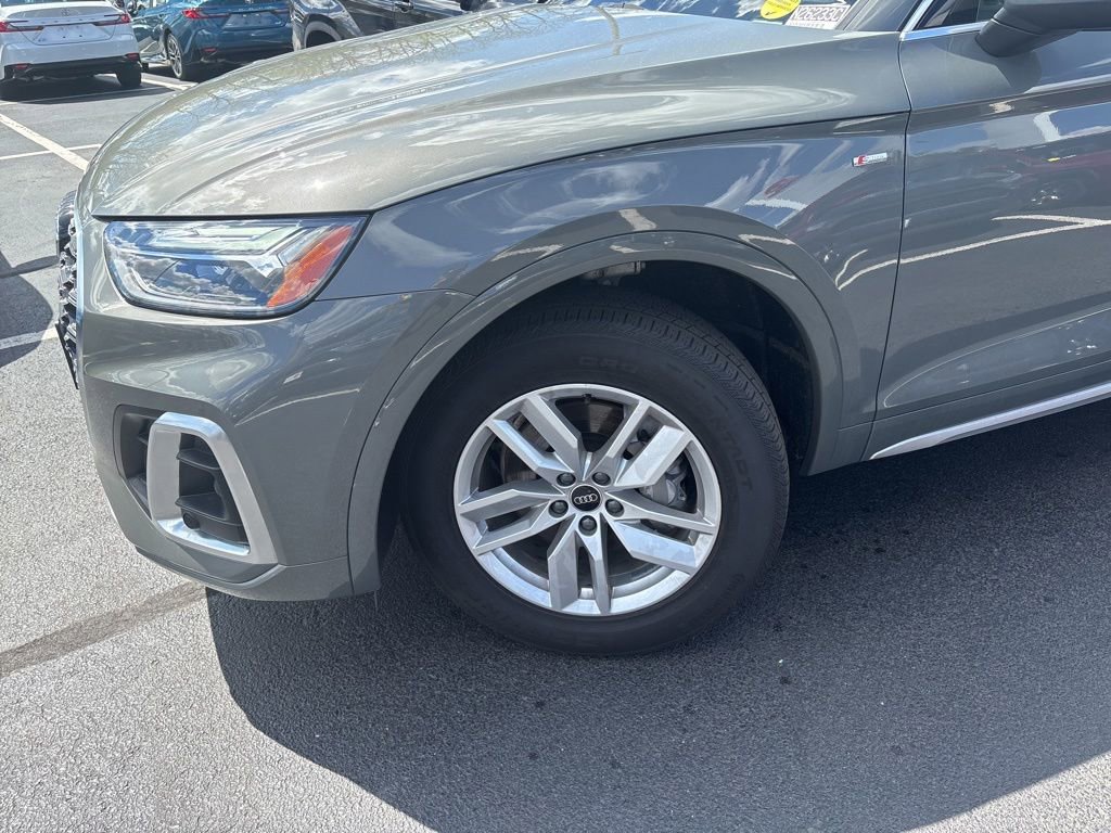 Used 2023 Audi Q5 2.0T Premium w/ Convenience Package AWD/4WD image 2