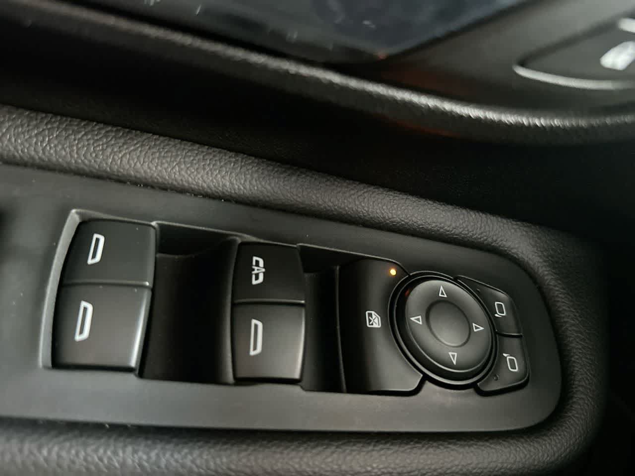 Used 2023 GMC Terrain SLE w/ Driver Convenience Package FWD image 17