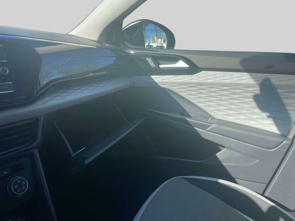 Used 2022 Volkswagen Taos S image 32