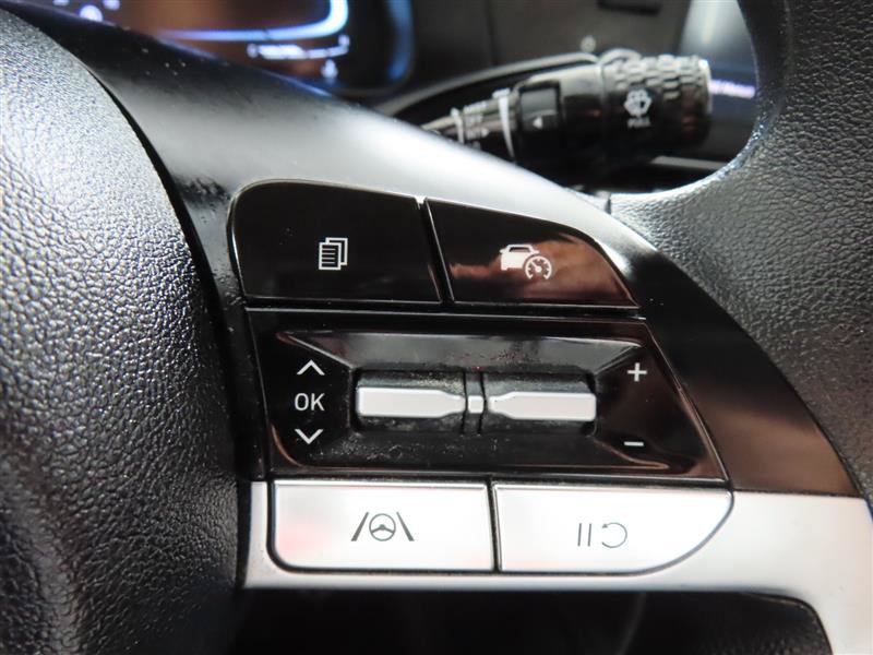 Used 2024 Hyundai Elantra SE FWD image 19