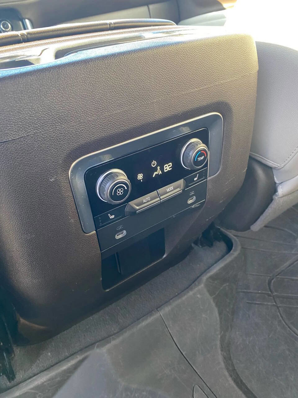 Used 2022 Chevrolet Suburban LT w/ LT Signature Plus Package image 26