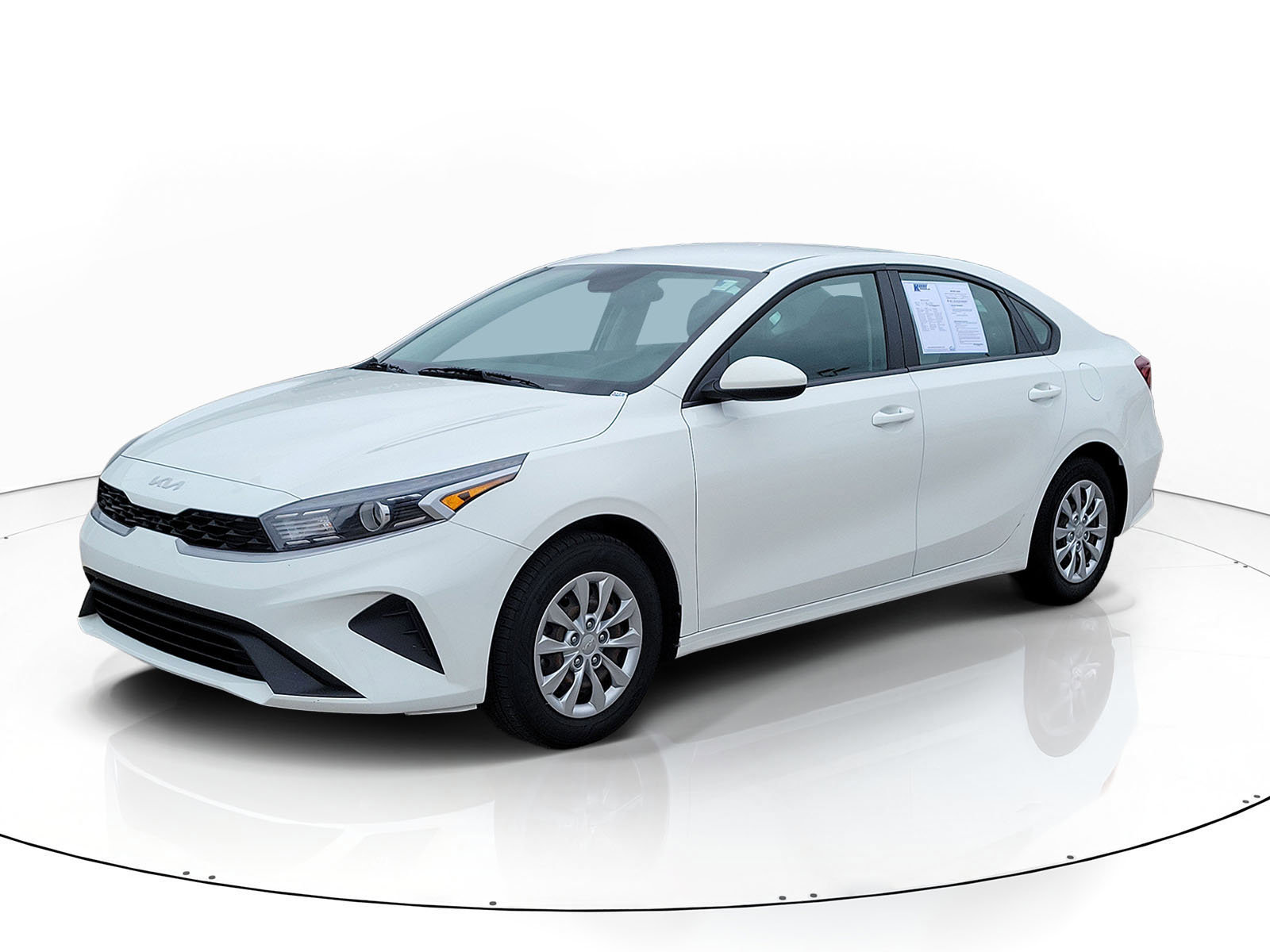 Used 2022 Kia Forte FE image 2