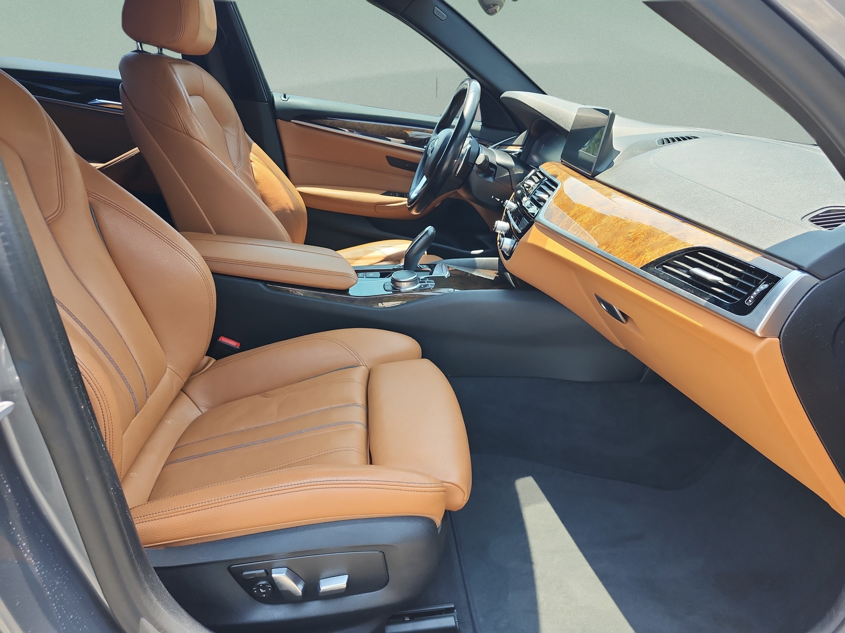 Used 2020 BMW 530i w/ Premium Package RWD image 19