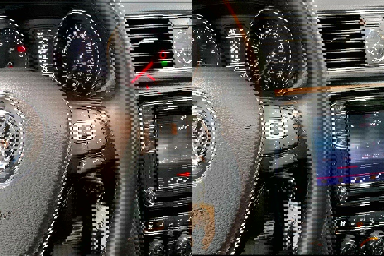 Used 2017 Volkswagen Passat 1.8T R-Line image 22