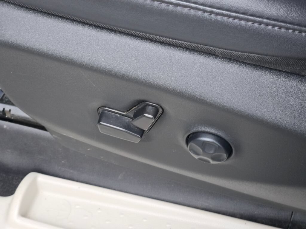 Certified 2024 Chrysler Pacifica Limited FWD image 29