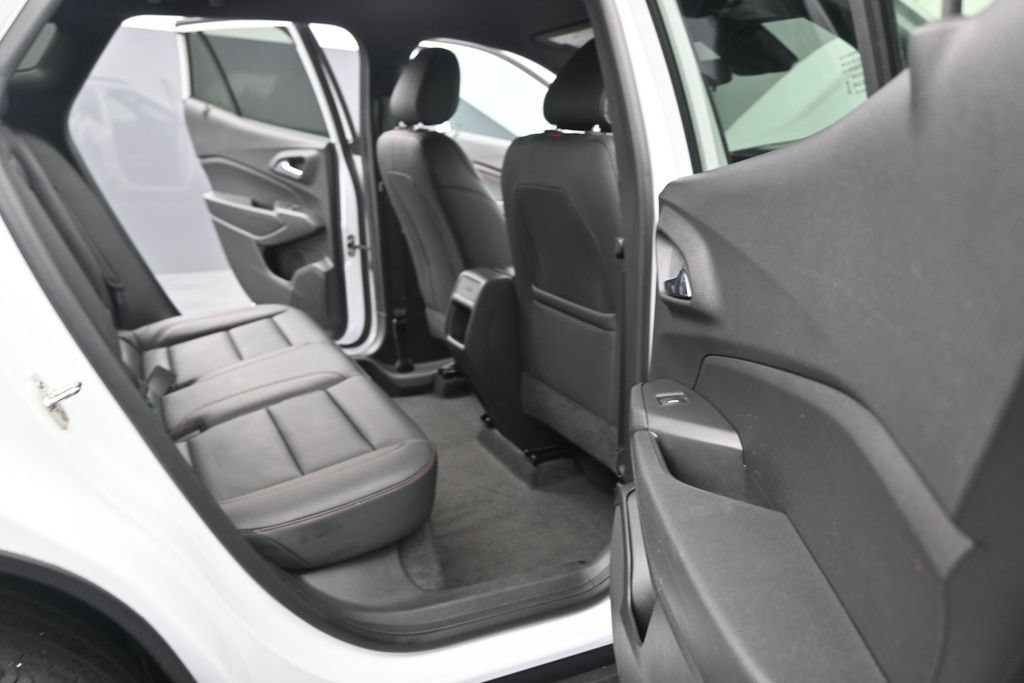 Used 2025 Chevrolet Trax RS FWD image 18