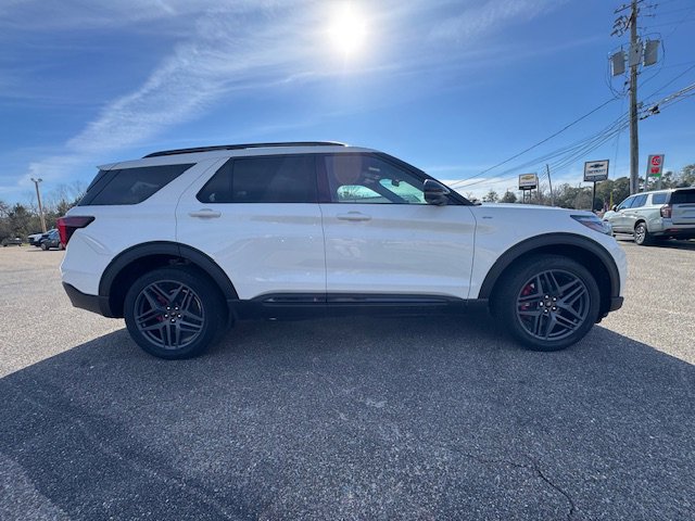 Used 2025 Ford Explorer ST-Line w/ Premium Package image 5