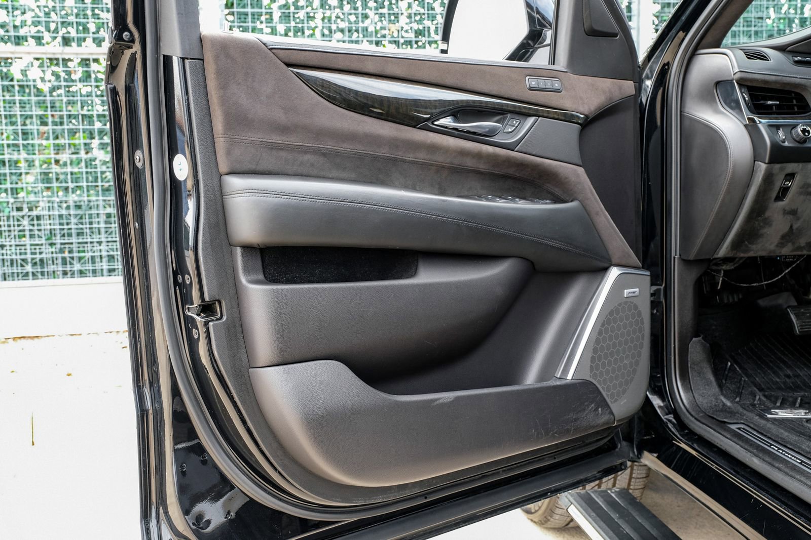 Used 2019 Cadillac Escalade ESV Platinum image 36