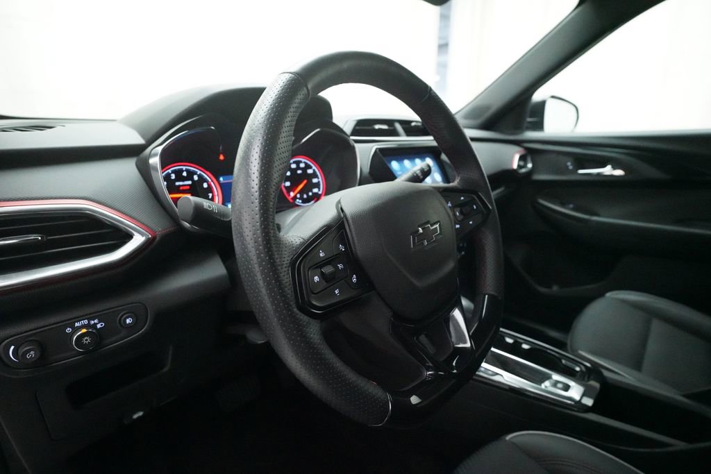 Used 2023 Chevrolet TrailBlazer RS w/ Technology Package image 8