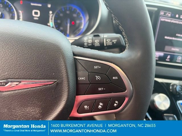Used 2024 Chrysler Pacifica Touring-L FWD image 16