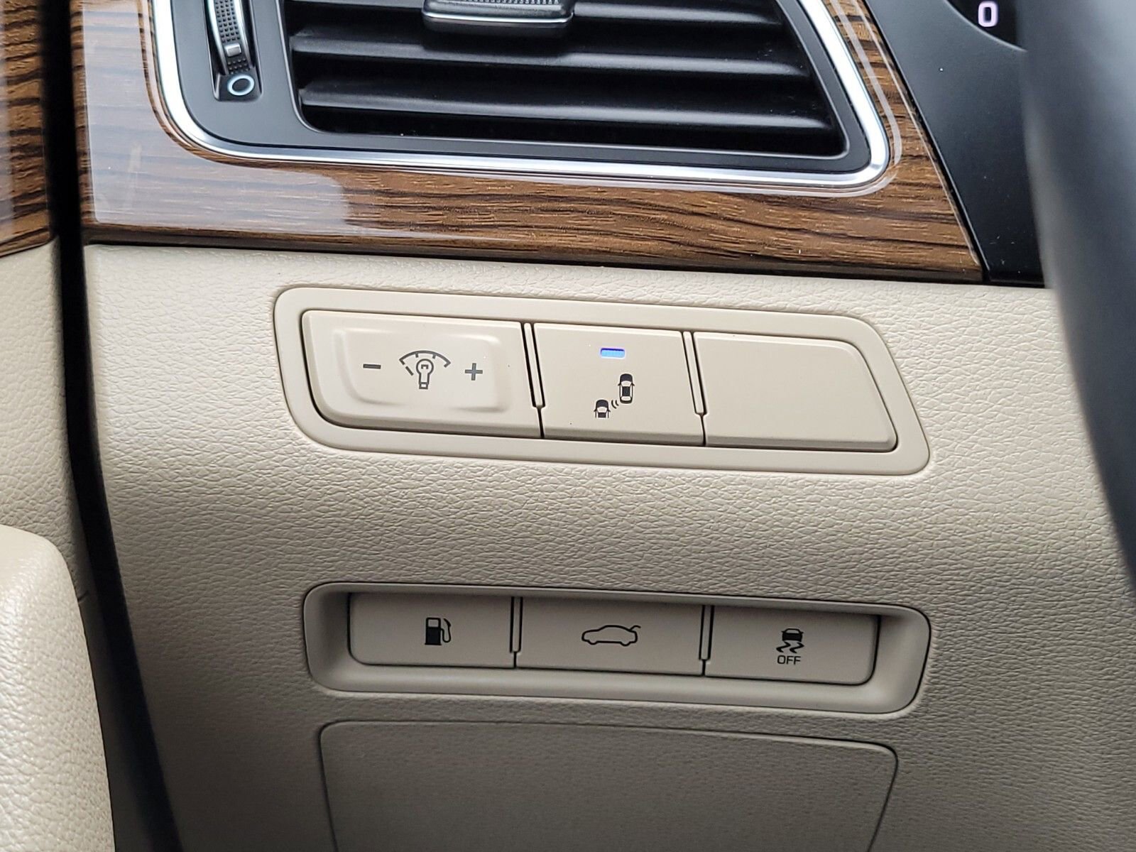 Used 2017 Hyundai Sonata Limited image 30