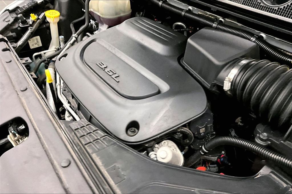 Used 2024 Chrysler Pacifica Touring-L image 31