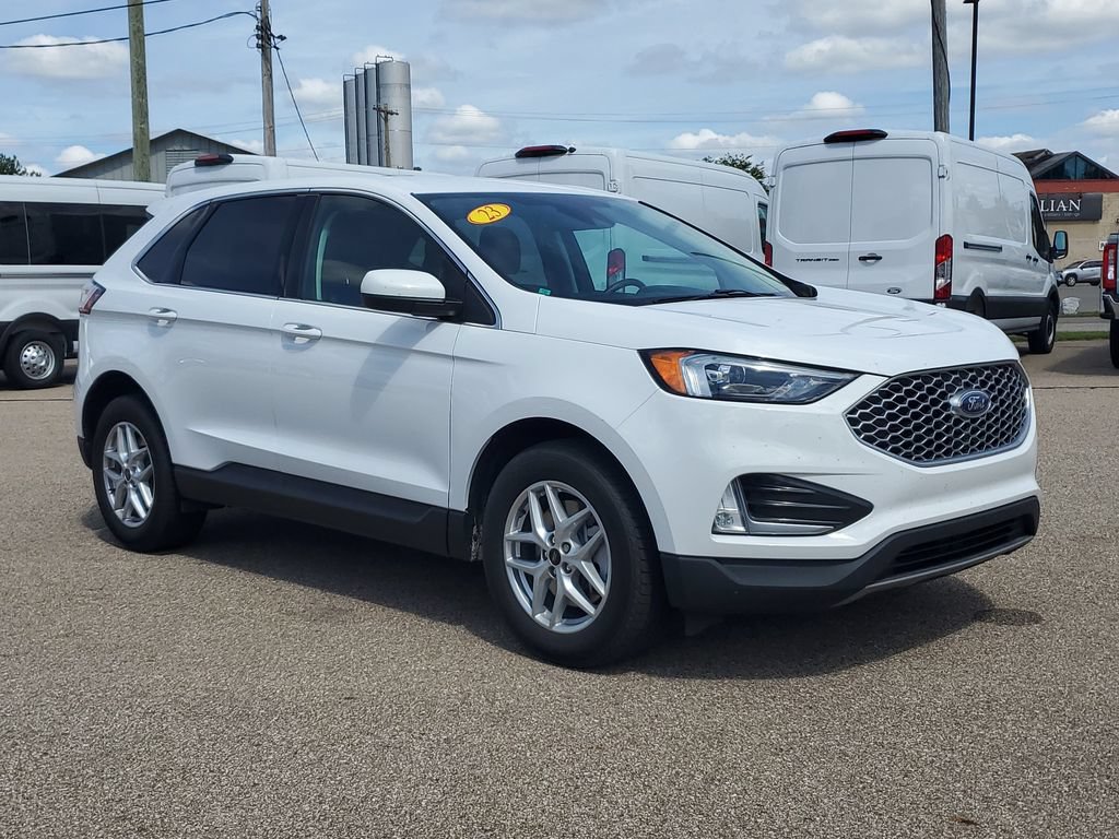 Used 2023 Ford Edge SEL w/ Convenience Package AWD/4WD image 3