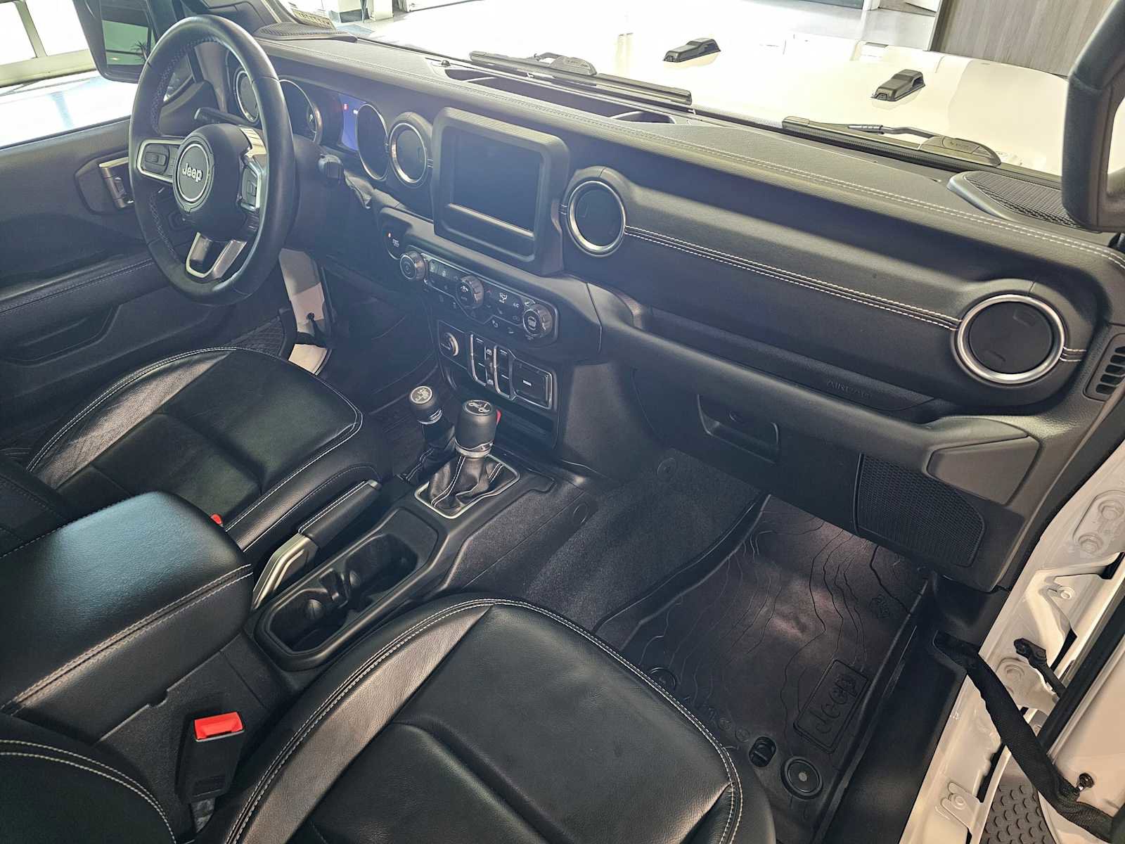 Used 2018 Jeep Wrangler Unlimited Sahara w/ Cold Weather Group image 11