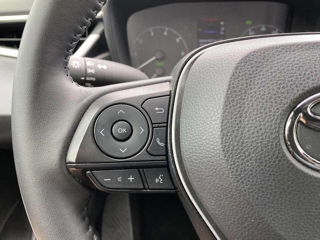 Used 2025 Toyota Corolla SE FWD image 24