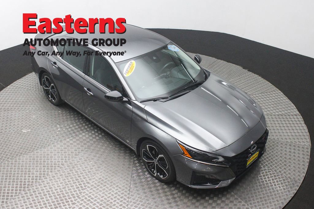 Used 2023 Nissan Altima 2.5 SR image 3