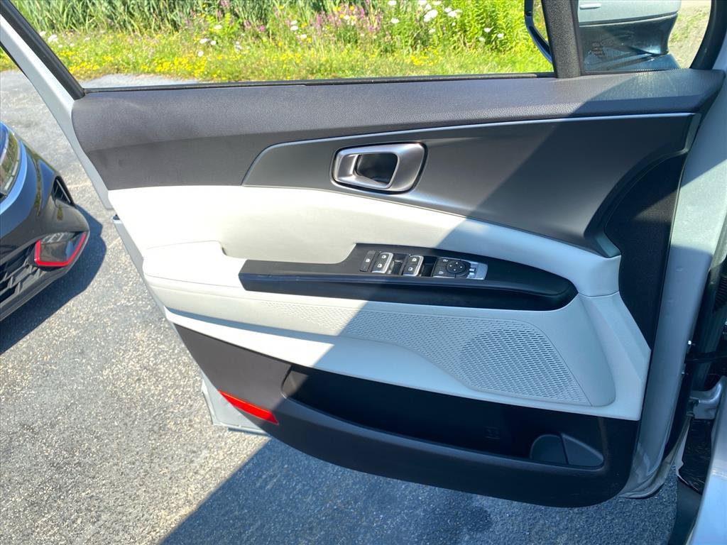 Certified 2022 Kia Carnival LX FWD image 22