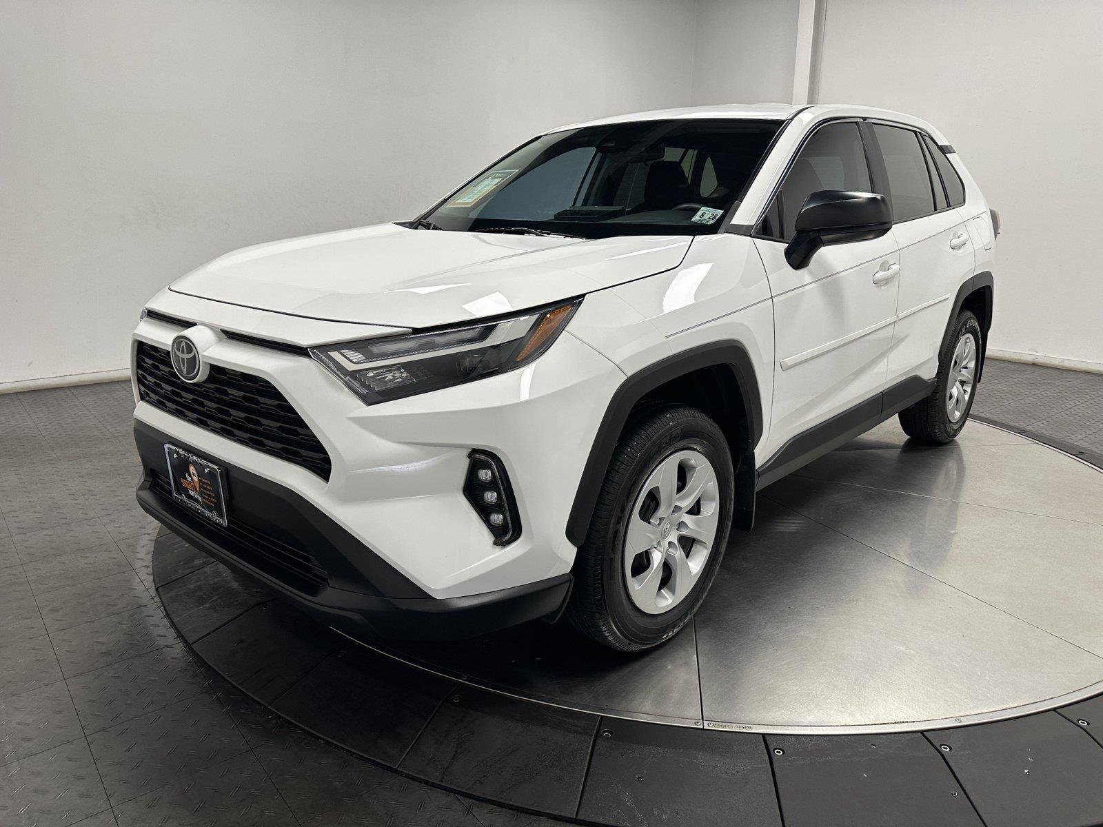 Used 2023 Toyota RAV4 LE AWD/4WD image 6