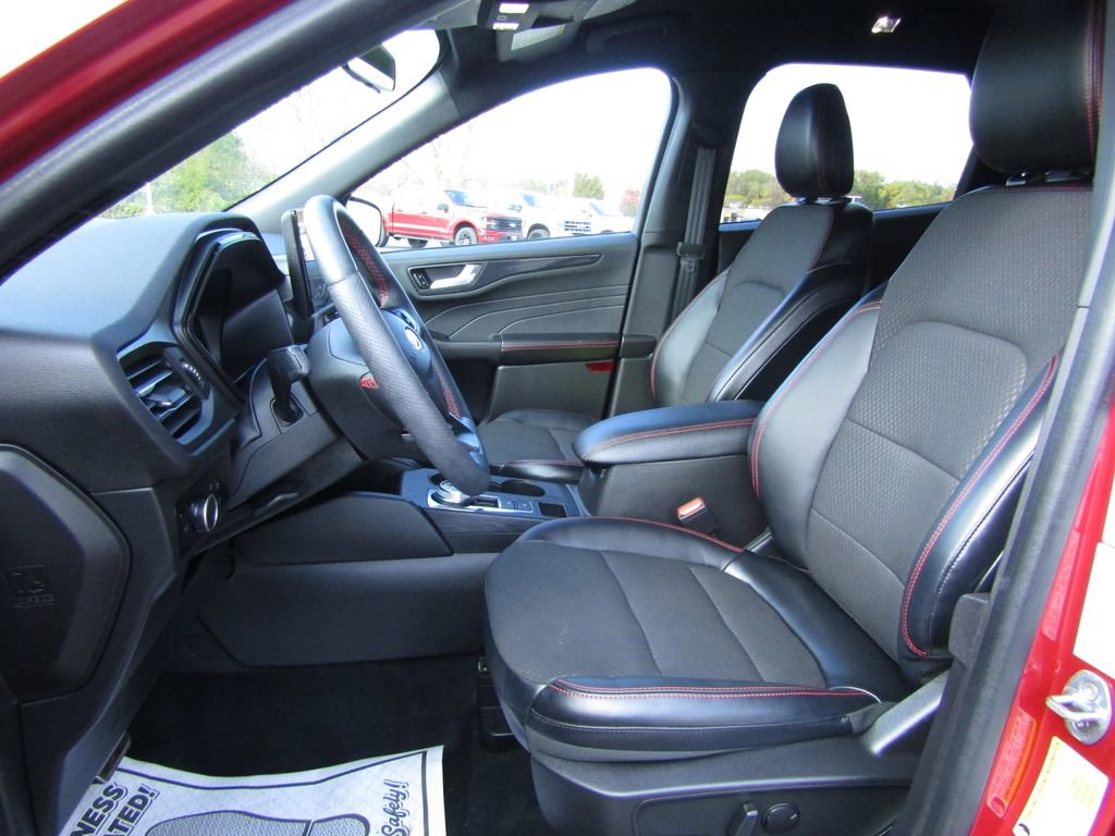 Used 2023 Ford Escape ST-Line w/ Tech Pack #1 AWD/4WD image 12