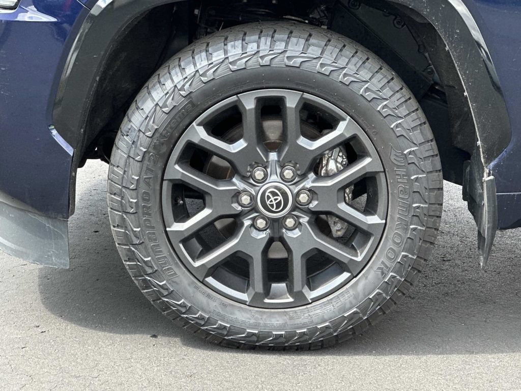 Used 2023 Toyota Sequoia Platinum AWD/4WD image 9
