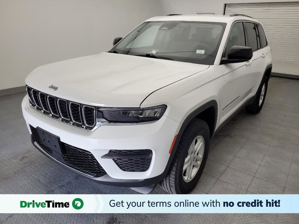 Used 2023 Jeep Grand Cherokee Laredo AWD/4WD image 1
