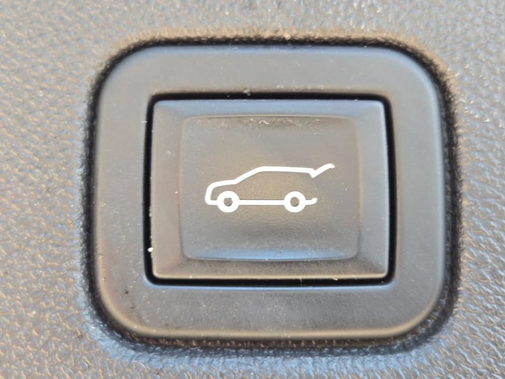 Used 2023 Chevrolet Equinox RS w/ LPO, Floor Liner Package FWD image 14