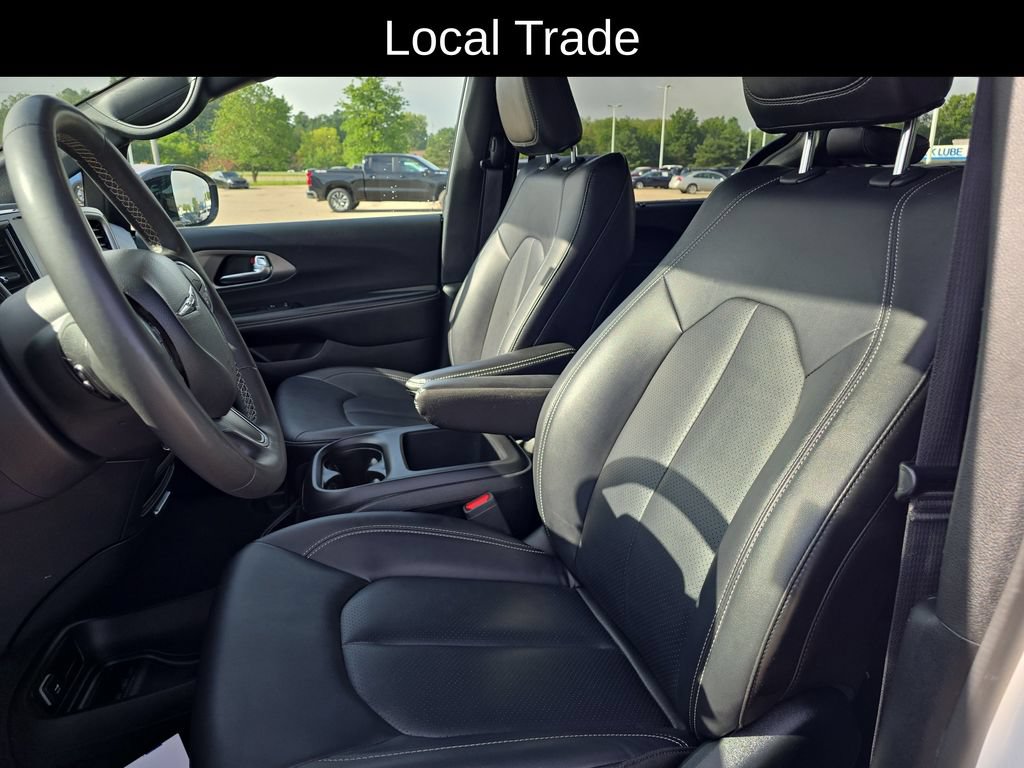 Used 2025 Chrysler Pacifica Select FWD image 6