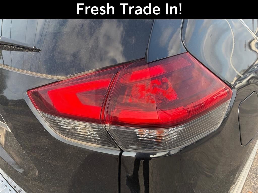Used 2018 Nissan Rogue SV FWD image 10