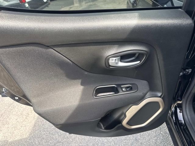 Used 2017 Jeep Renegade Latitude image 22