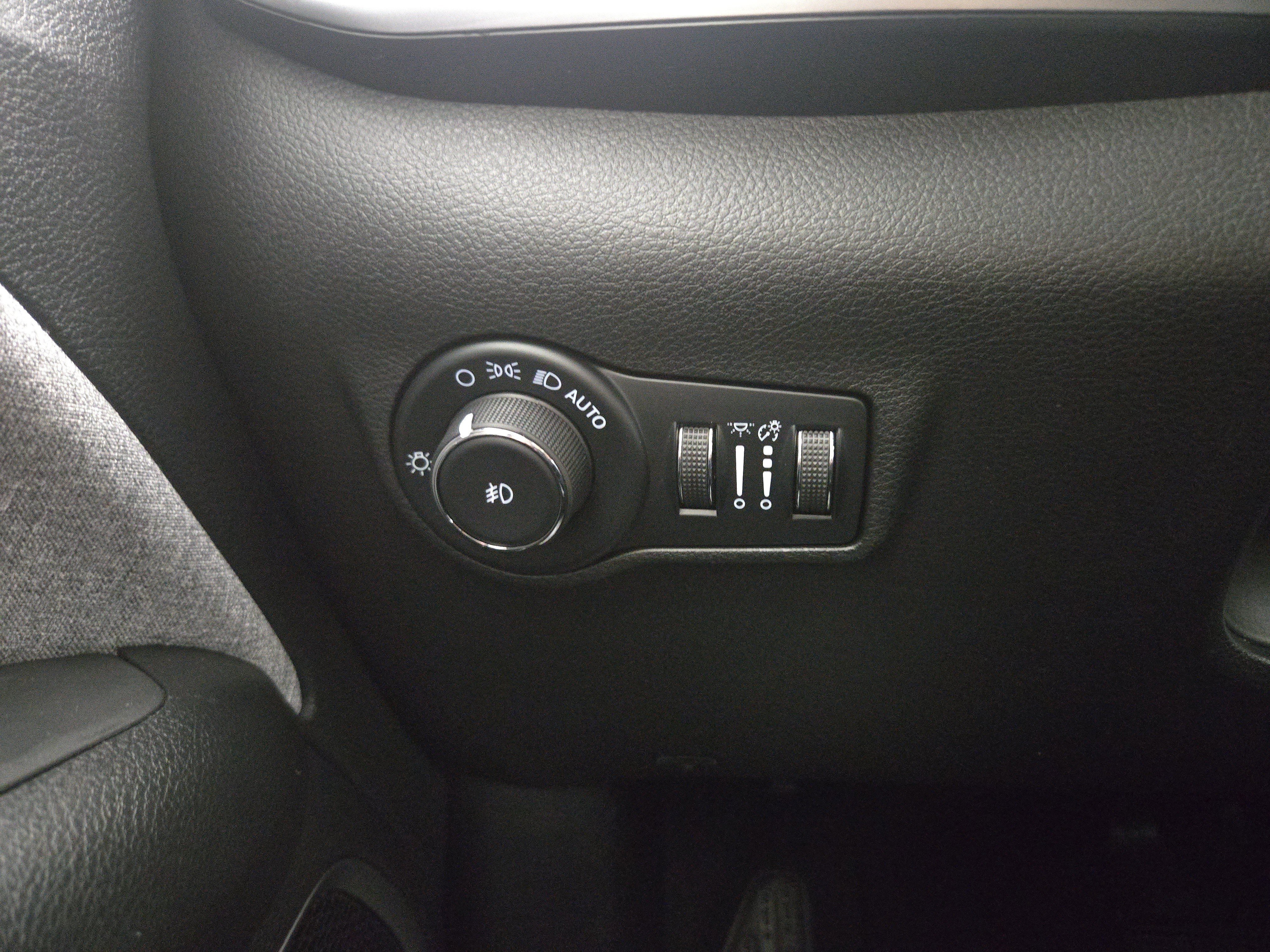 Certified 2022 Jeep Compass Latitude w/ Sun and Sound Group AWD/4WD image 28