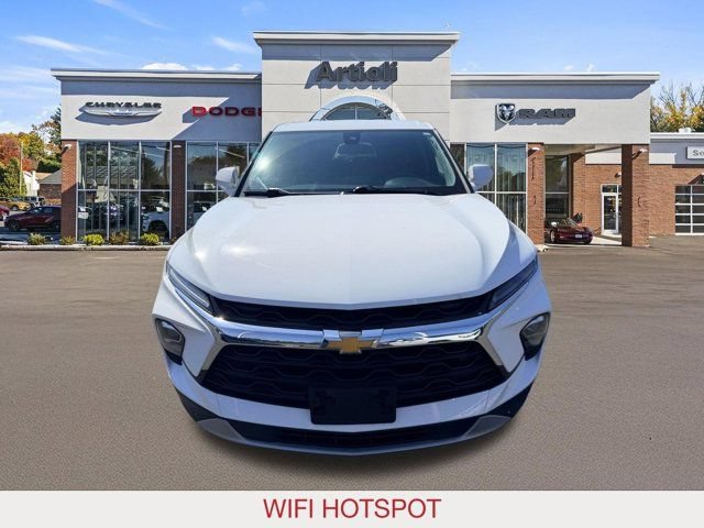 Used 2025 Chevrolet Blazer LT AWD/4WD image 3