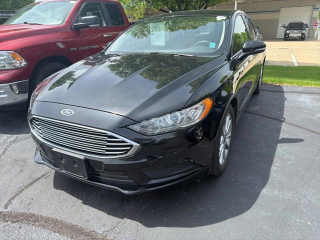 Used 2017 Ford Fusion SE w/ Fusion SE Technology Package FWD image 1