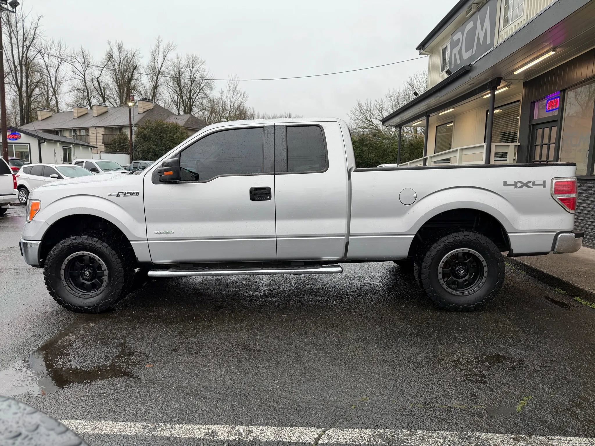Used 2014 Ford F150 XLT w/ Equipment Group 301A Mid image 4